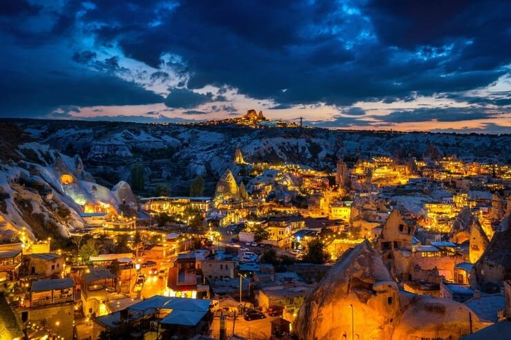 goreme-town-twilight-cappadocia-turkey_335224-553